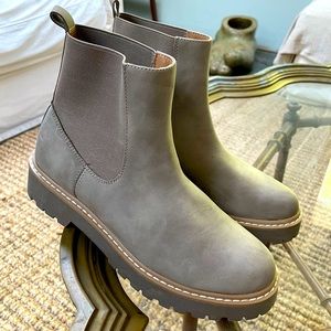 NEW DV Dolce Vita Lobera Boots size 6